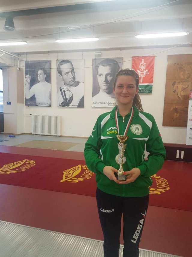 4D38AC60-FE92-4DC4-B34D-60C6F409140A-6740-000005E7340A1792_tmp